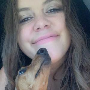 Meet your Posher, Larissa